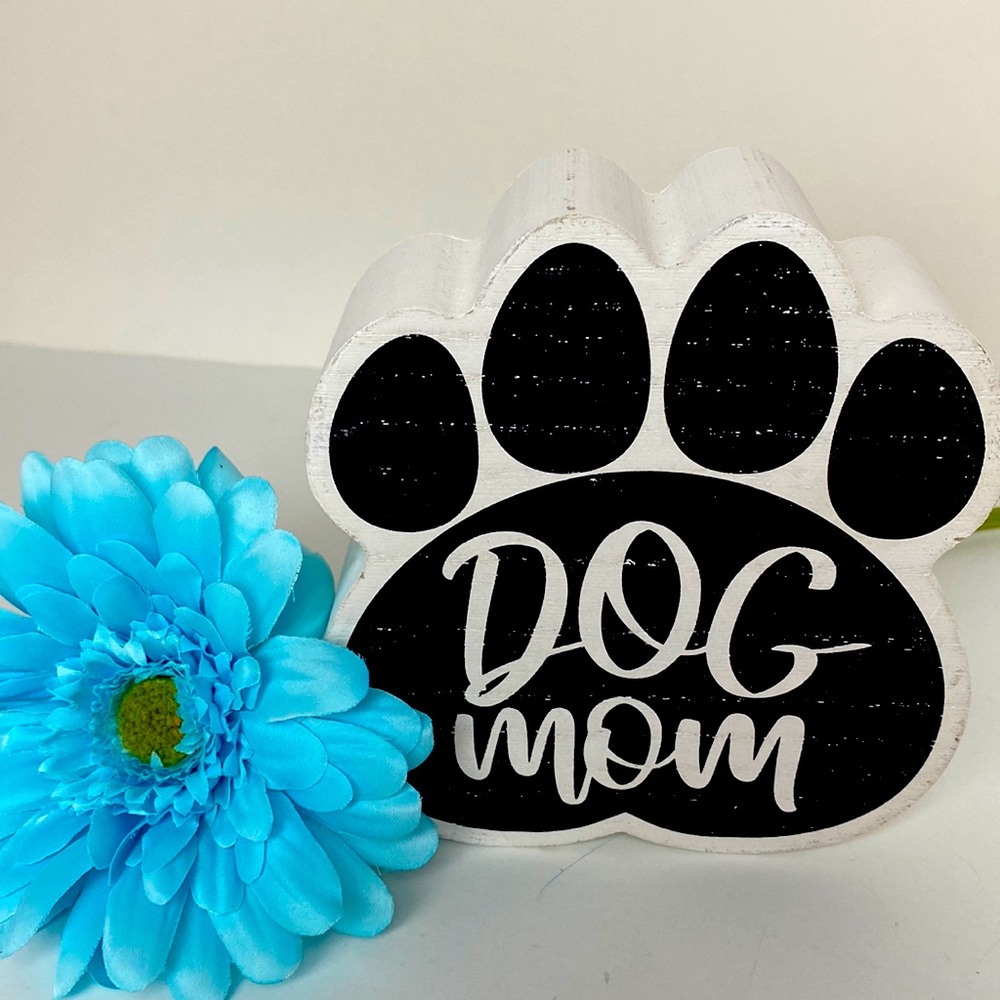 Wooden “Dog Mom” desk plaque NWT!